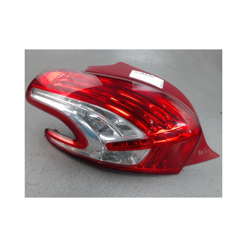 FEU ARRIERE GAUCHE  PEUGEOT 208