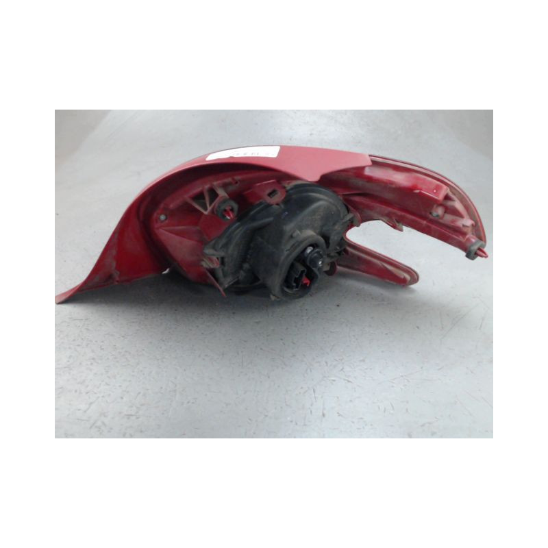 FEU ARRIERE GAUCHE  PEUGEOT 208