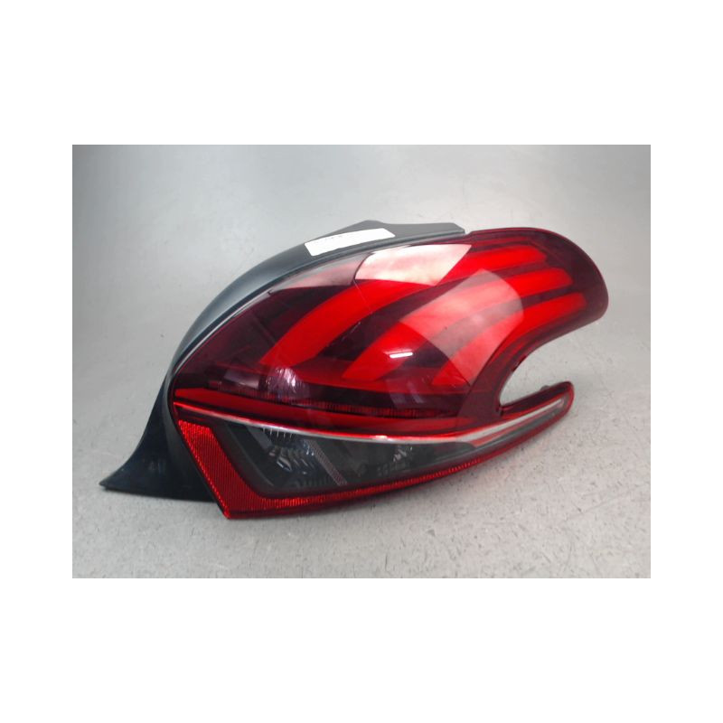 FEU ARRIERE DROIT PEUGEOT 208