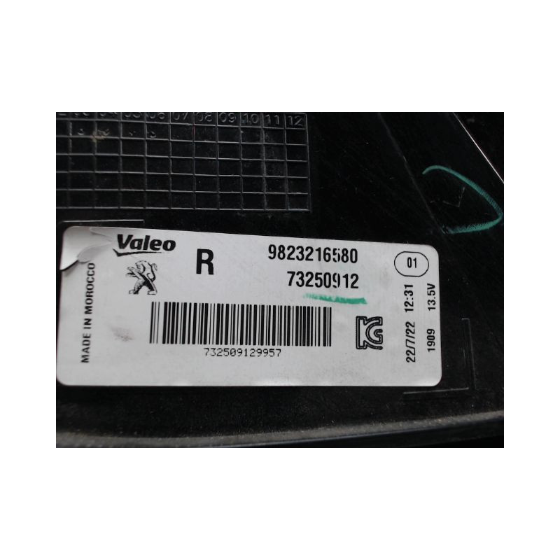 FEU ARRIERE DROIT PEUGEOT 208