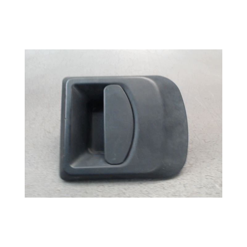 POIGNEE EXTERIEURE PORTE AVANT DROIT IVECO 35S18