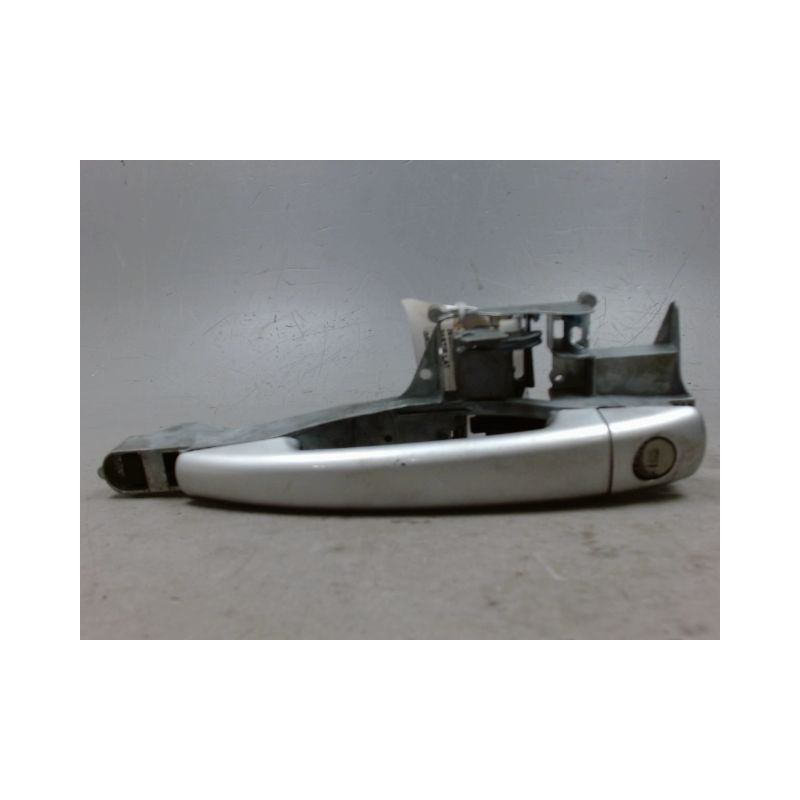 POIGNEE EXTERIEURE PORTE AVANT GAUCHE PEUGEOT PARTNER TEPEE 2008-