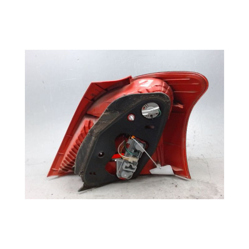 FEU ARRIERE GAUCHE  TOYOTA YARIS 2005-