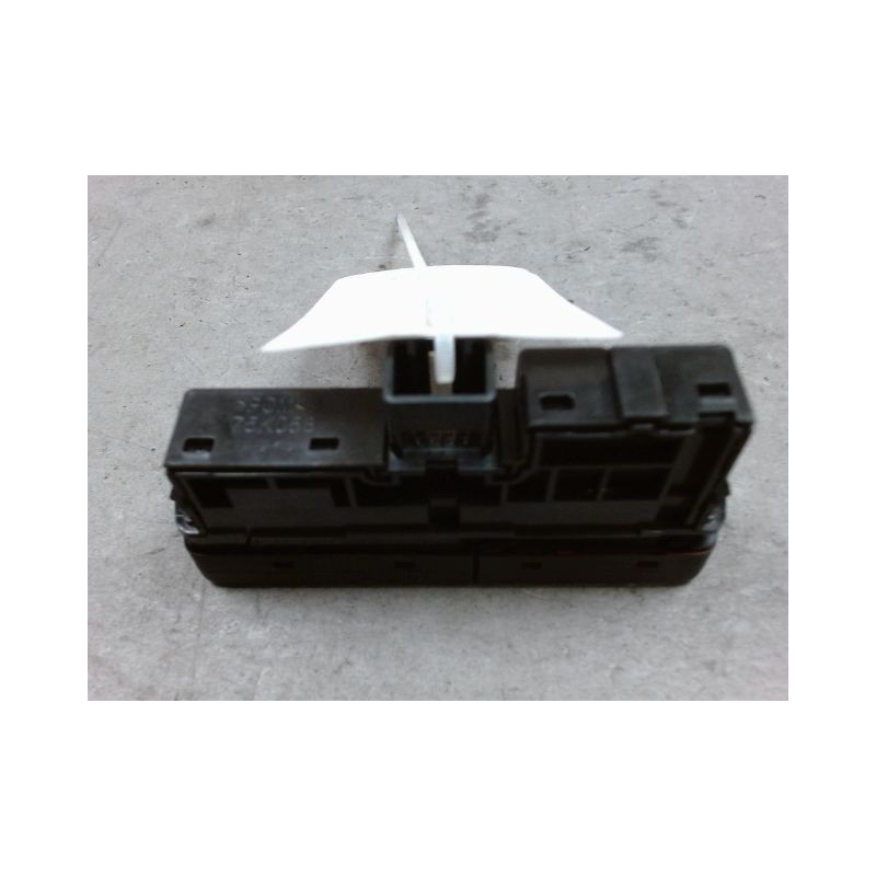 BOUTON DE WARNING SUZUKI IGNIS
