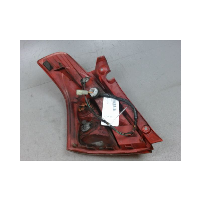FEU ARRIERE DROIT SUZUKI SWIFT -03/05