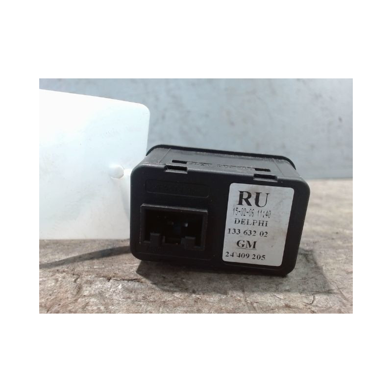COMMANDE LEVE-GLACE PORTE AVG OPEL CORSA 03-06