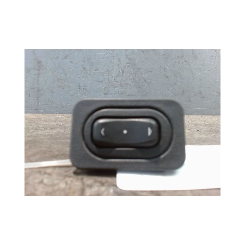 COMMANDE LEVE-GLACE PORTE AVD OPEL CORSA 03-06