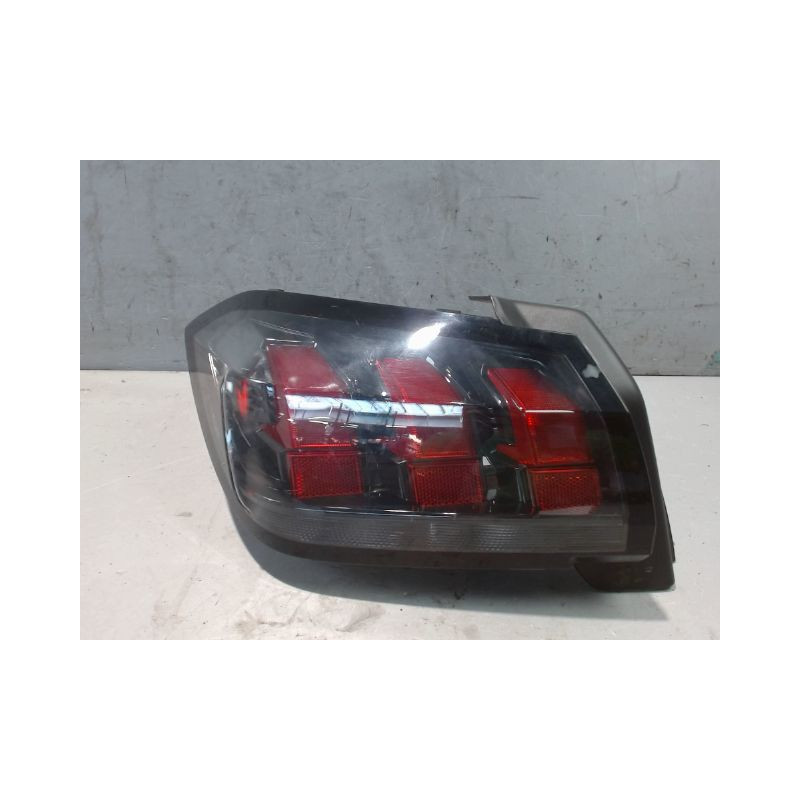FEU ARRIERE GAUCHE  PEUGEOT 208