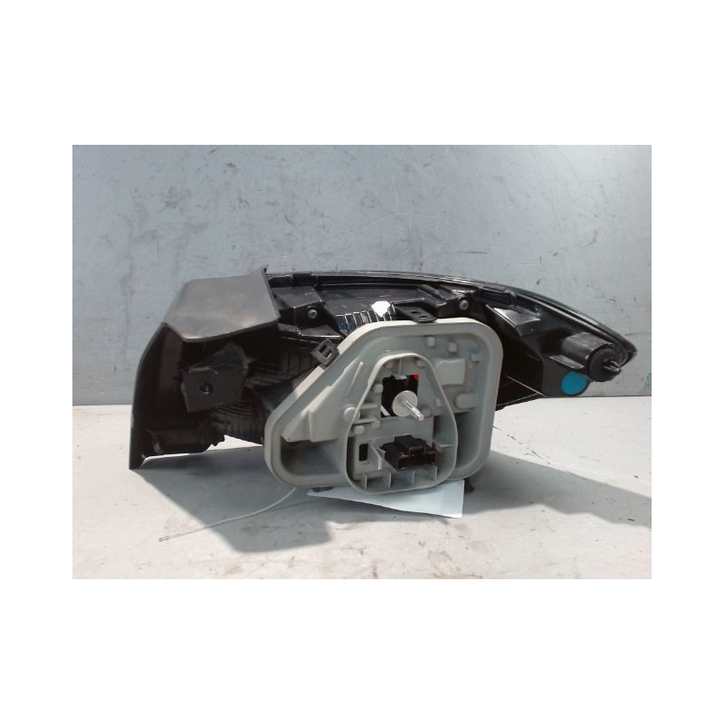 FEU ARRIERE GAUCHE  PEUGEOT 208