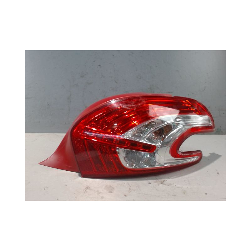 FEU ARRIERE DROIT PEUGEOT 208
