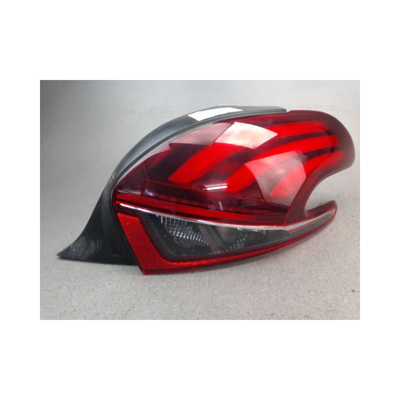 FEU ARRIERE DROIT PEUGEOT 208