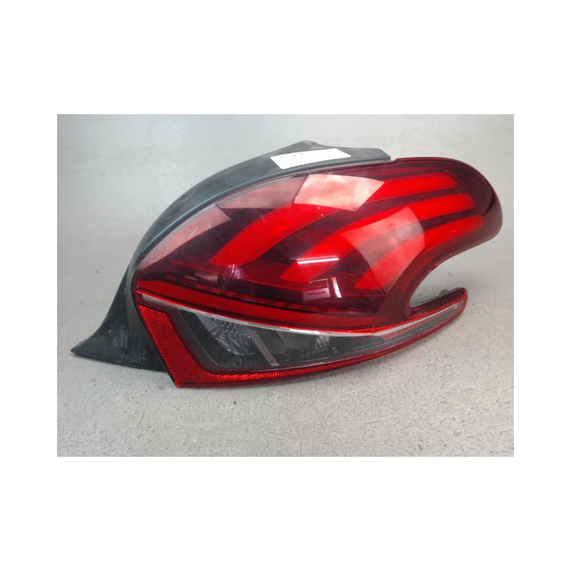 FEU ARRIERE DROIT PEUGEOT 208