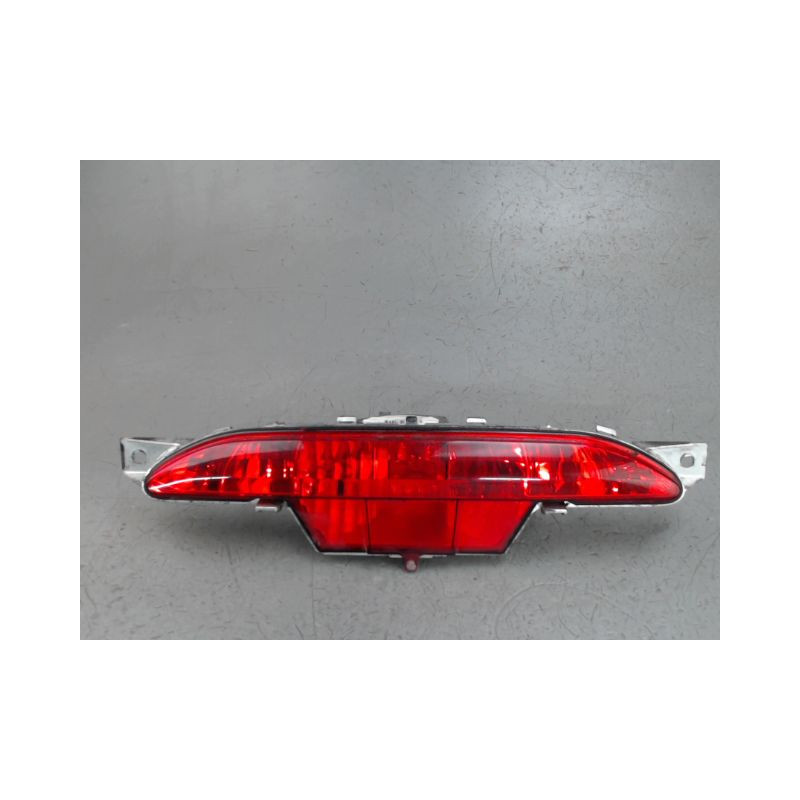 FEU BROUILLARD CENTRAL ARRIERE PEUGEOT 208