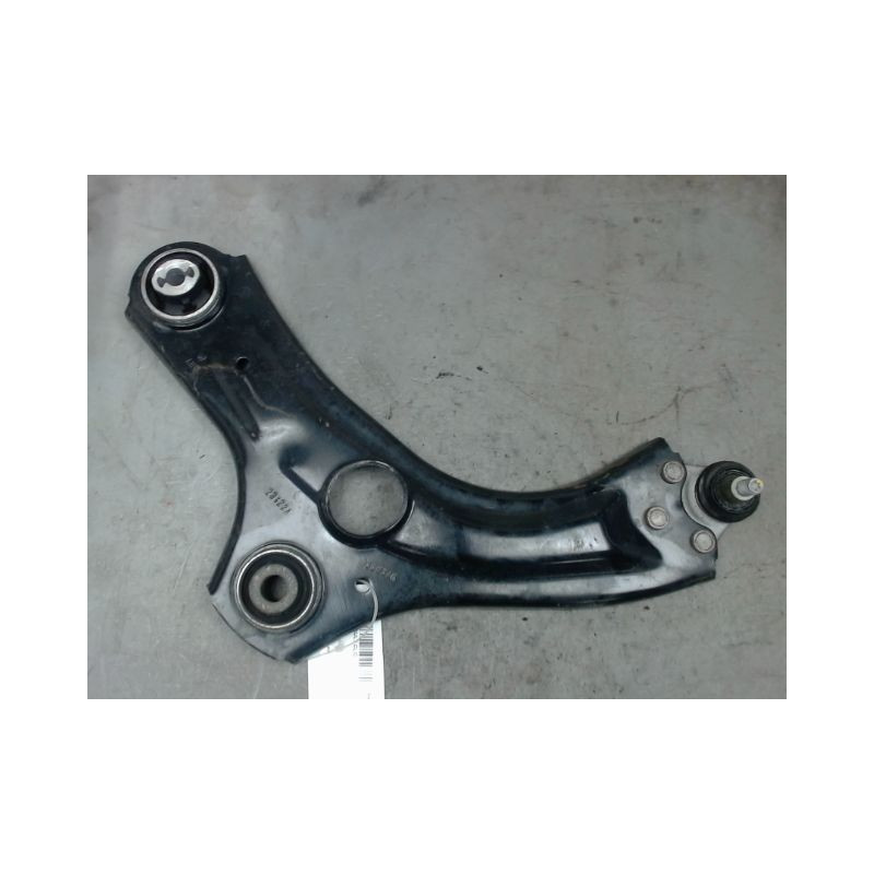 TRIANGLE INFERIEUR AVANT GAUCHE RENAULT CLIO