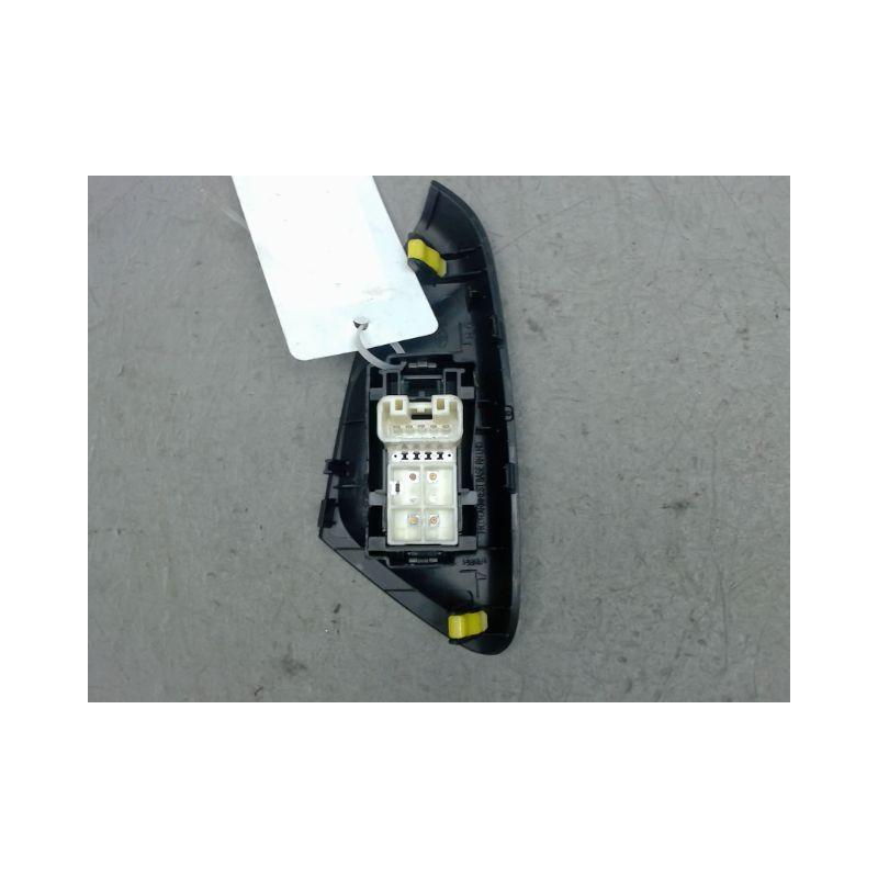 COMMANDE LEVE-GLACE PORTE AVD PEUGEOT 108