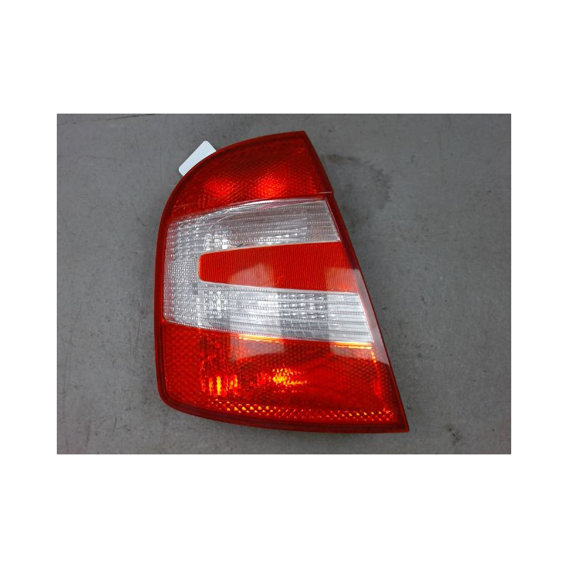 FEU ARRIERE GAUCHE  SKODA FABIA 2004-2007