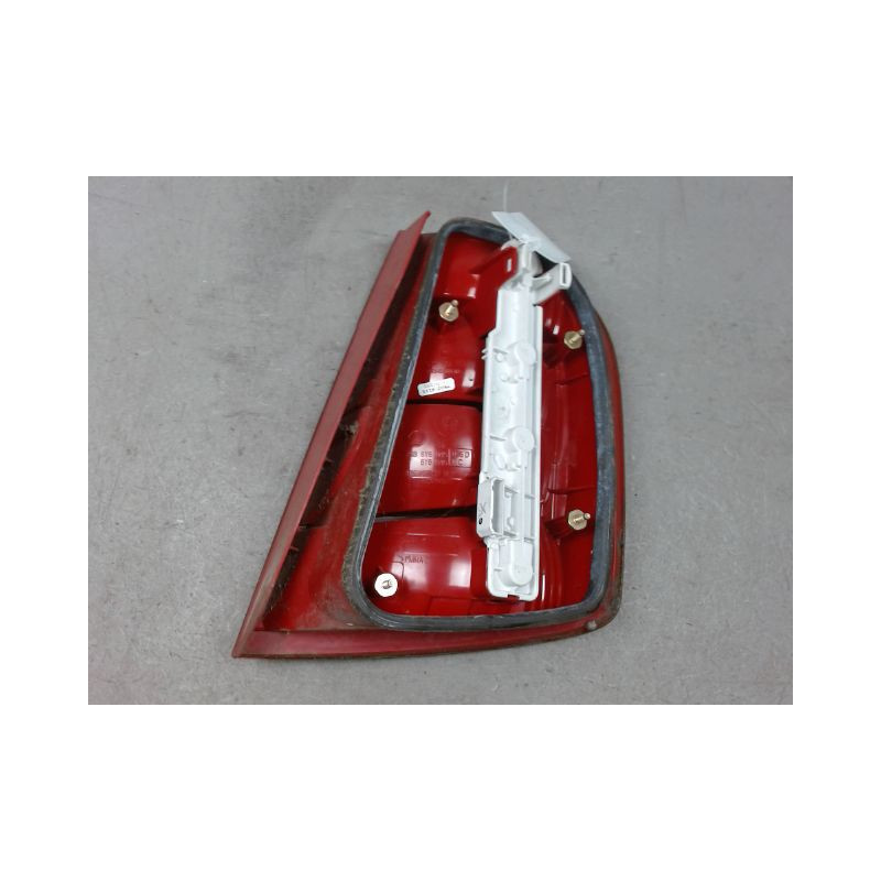 FEU ARRIERE GAUCHE  SKODA FABIA 2004-2007