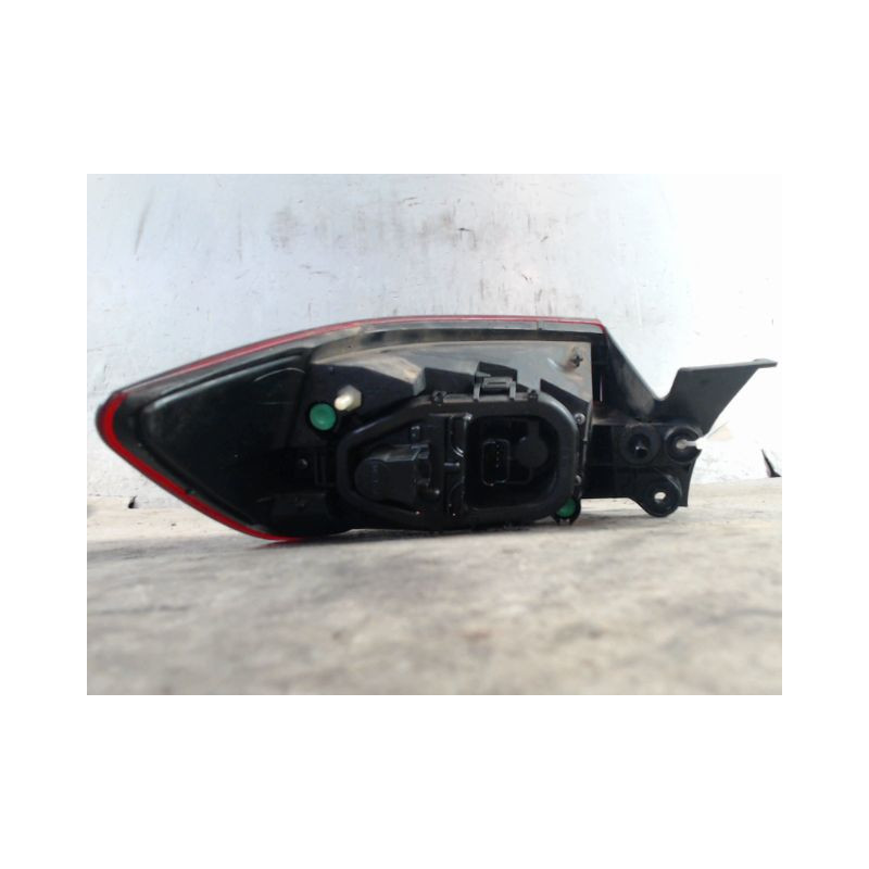 FEU ARRIERE GAUCHE  RENAULT CLIO