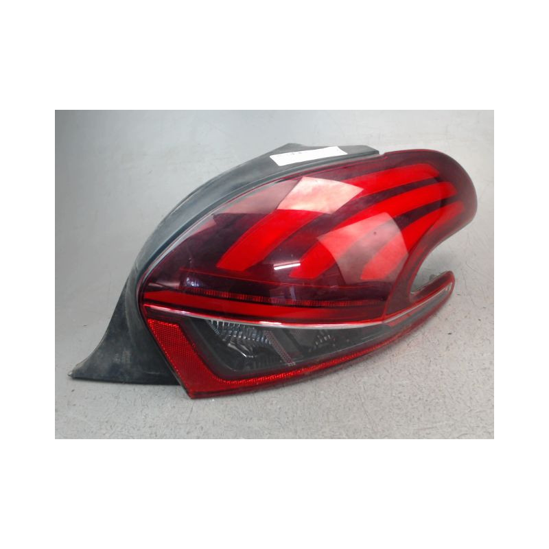 FEU ARRIERE DROIT PEUGEOT 208