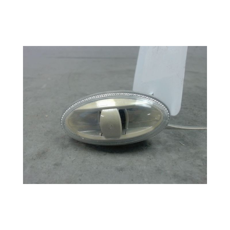 REPETITEUR AILE DROIT PEUGEOT 107 3P