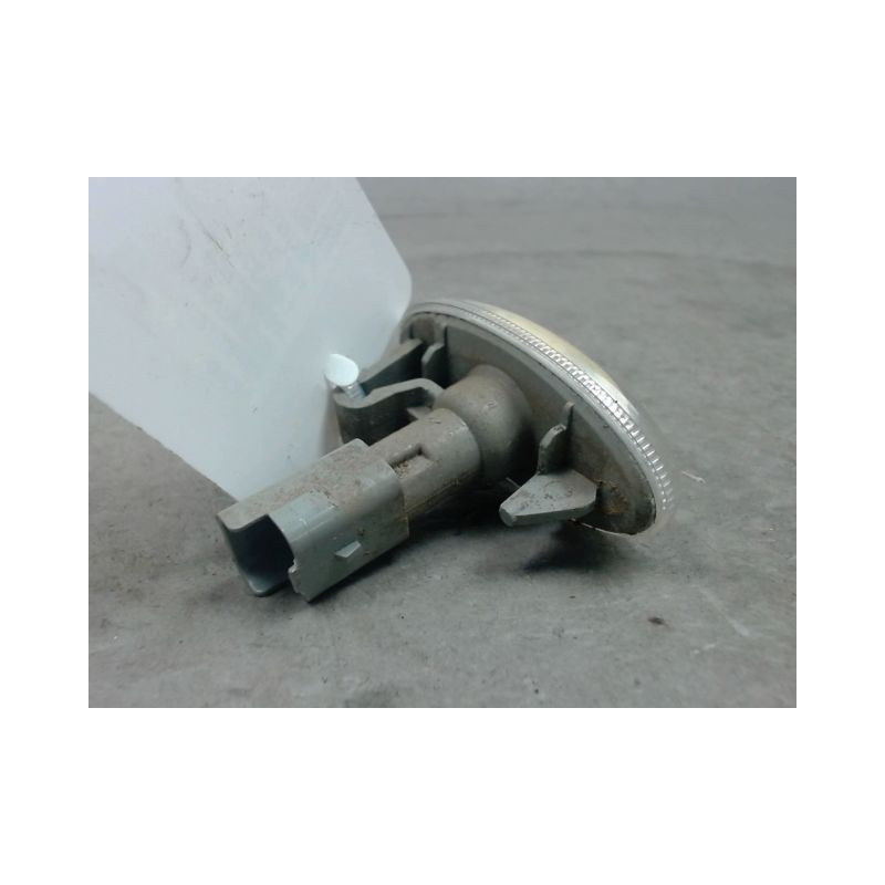 REPETITEUR AILE DROIT PEUGEOT 107 3P