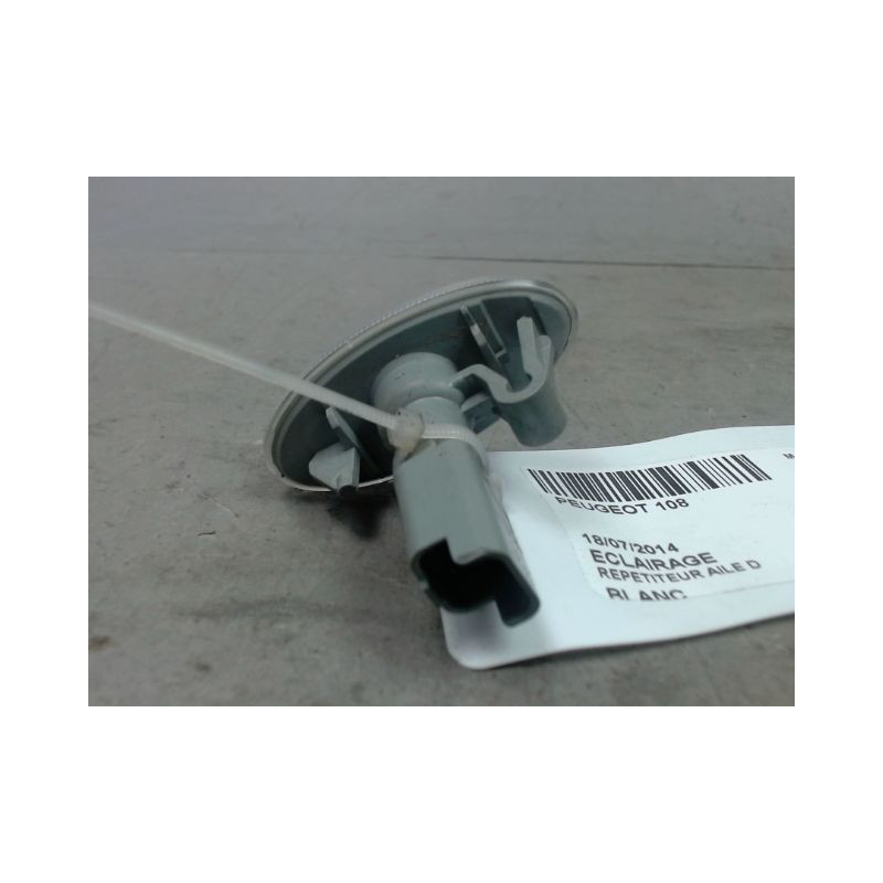 REPETITEUR AILE DROIT PEUGEOT 108