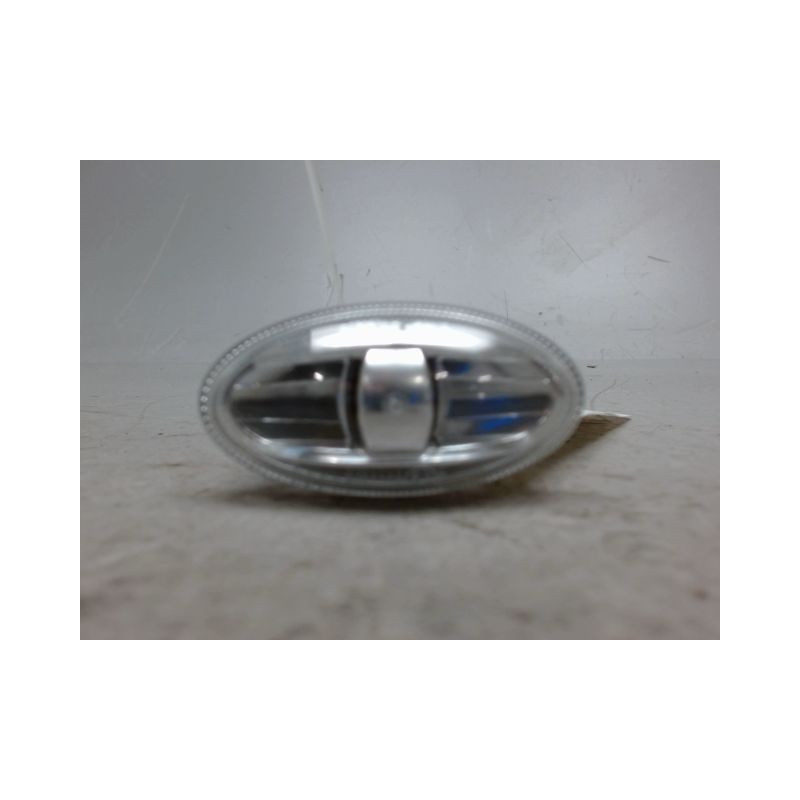 REPETITEUR AILE GAUCHE PEUGEOT 108