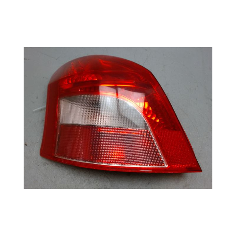 FEU ARRIERE GAUCHE  TOYOTA YARIS 2005-
