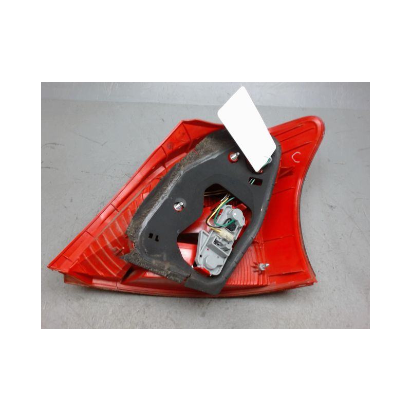 FEU ARRIERE GAUCHE  TOYOTA YARIS 2005-