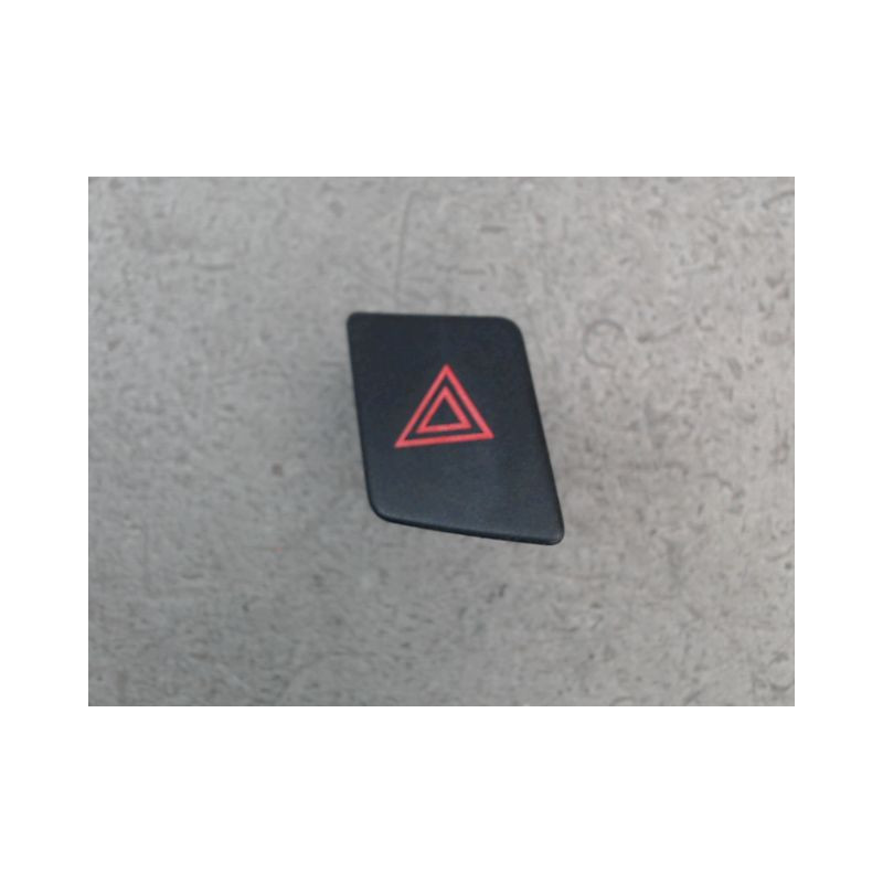 BOUTON DE WARNING TOYOTA YARIS