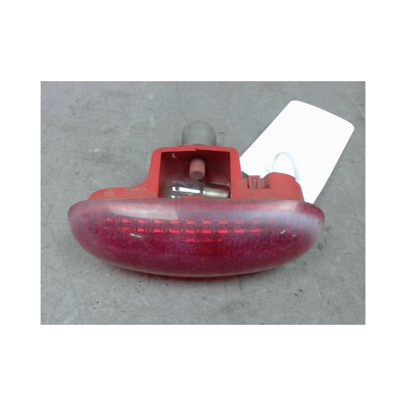 FEUX STOP SUPPLEMENTAIRE RENAULT TRAFIC CN 1000KG 8.2006-