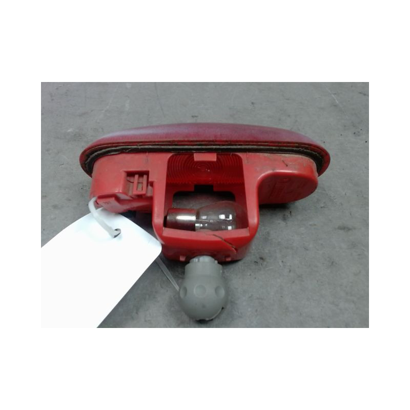FEUX STOP SUPPLEMENTAIRE RENAULT TRAFIC CN 1000KG 8.2006-