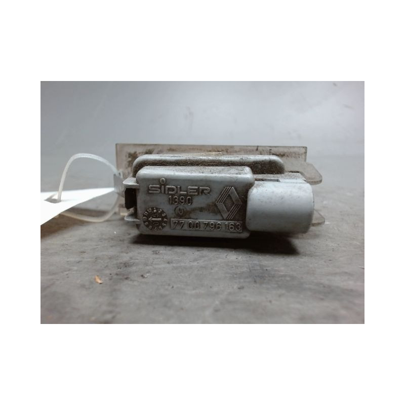 ECLAIREUR PLAQUE DE POLICE RENAULT CLIO III 2005-