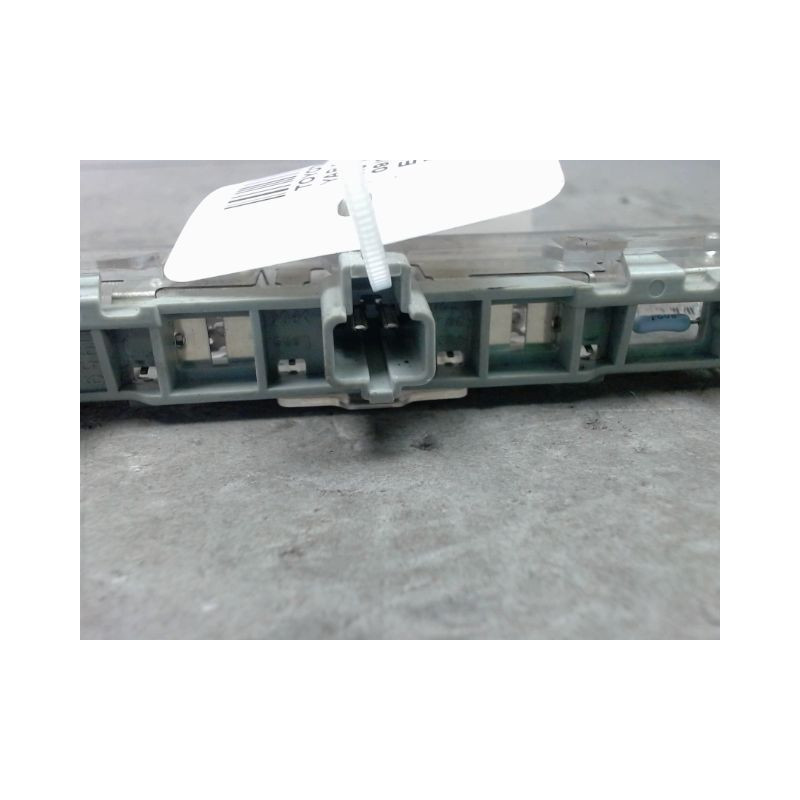 FEUX STOP SUPPLEMENTAIRE TOYOTA YARIS 2005-