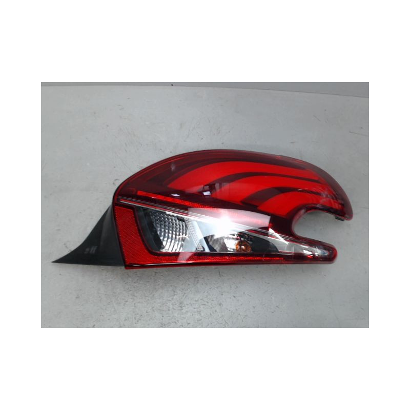 FEU ARRIERE DROIT PEUGEOT 208