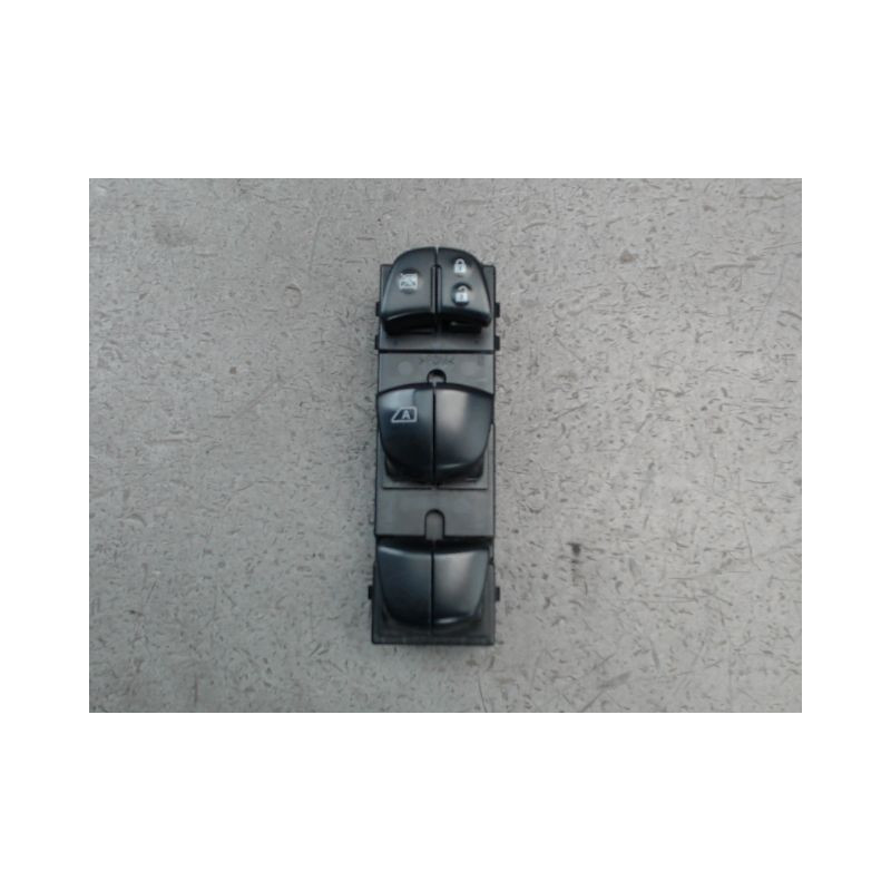 COMMANDE LEVE-GLACE PORTE AVG NISSAN JUKE