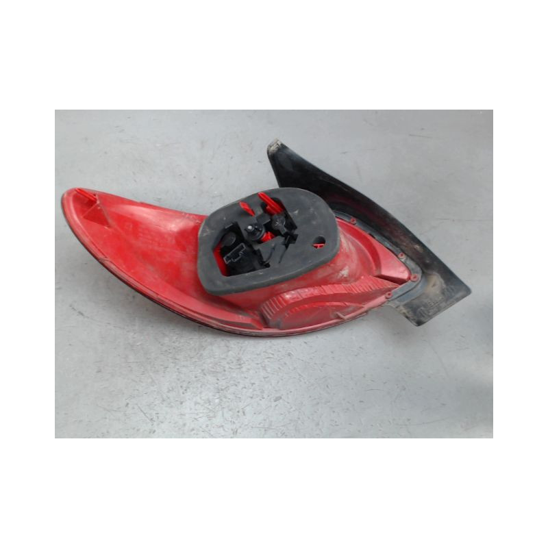 FEU ARRIERE DROIT PEUGEOT 206