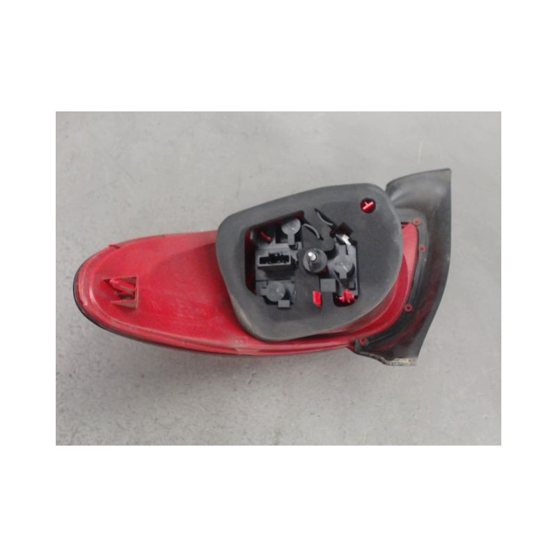 FEU ARRIERE GAUCHE  PEUGEOT 206