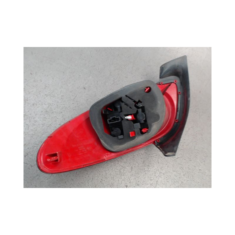 FEU ARRIERE GAUCHE  PEUGEOT 206