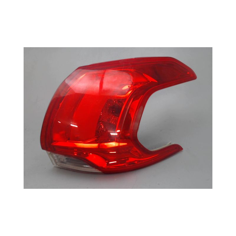FEU ARRIERE DROIT PEUGEOT 2008