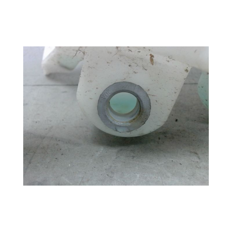 RESERVOIR LAVE-GLACE AVANT TOYOTA AURIS