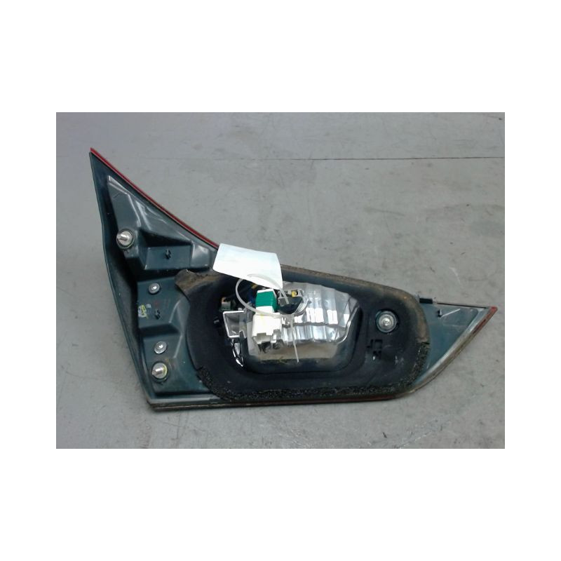 FEU ARRIERE INTERIEUR DROIT TOYOTA AURIS
