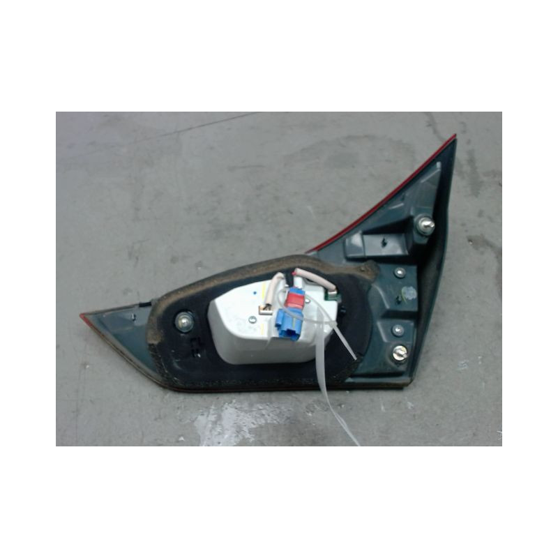 FEU ARRIERE INTERIEUR GAUCHE TOYOTA AURIS