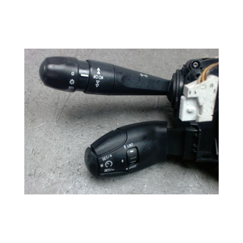 BLOC COMMODOS PEUGEOT 208