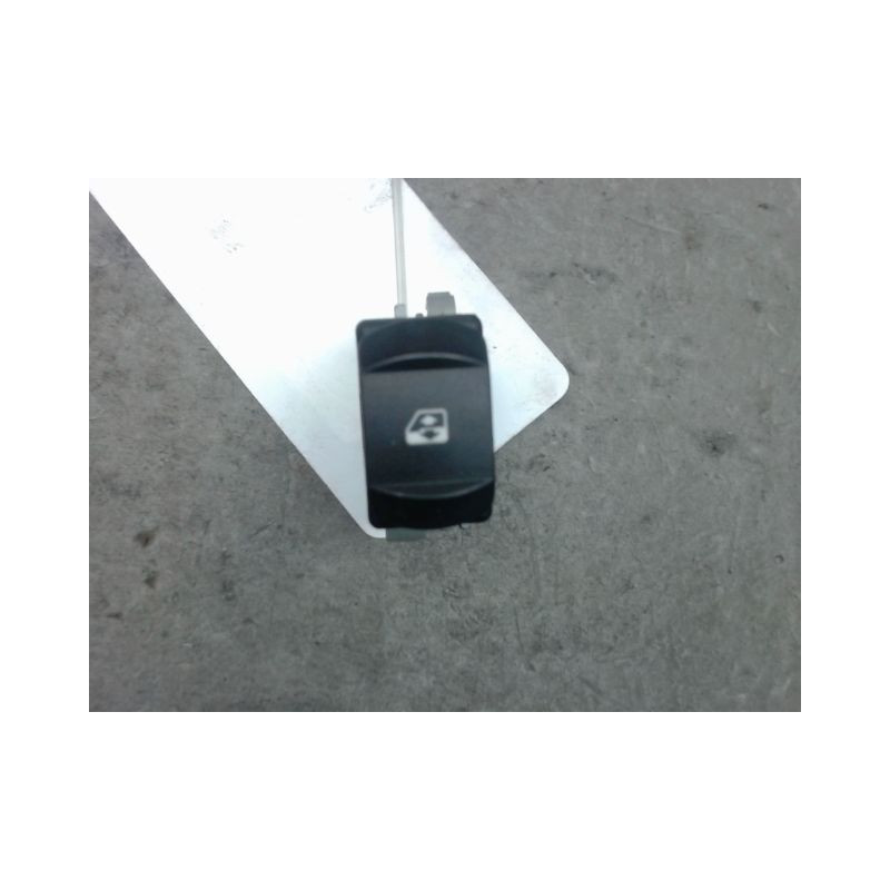 COMMANDE LEVE-GLACE PORTE AVD RENAULT CLIO