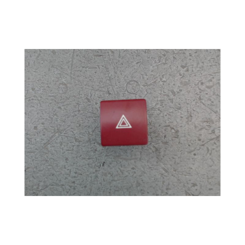 BOUTON DE WARNING CITROEN BERLINGO