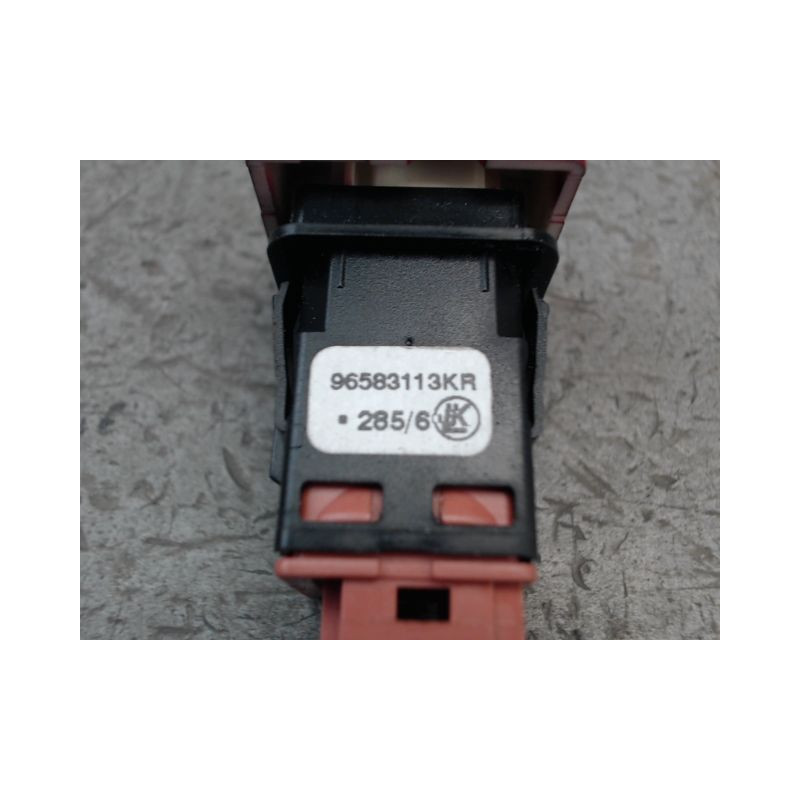 BOUTON DE WARNING CITROEN BERLINGO