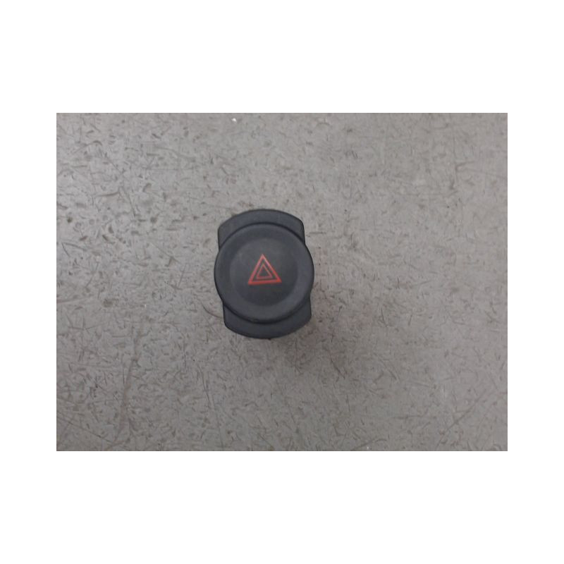 BOUTON DE WARNING DACIA SANDERO