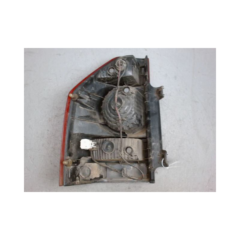 FEU ARRIERE DROIT MITSUBISHI PAJERO 2003-