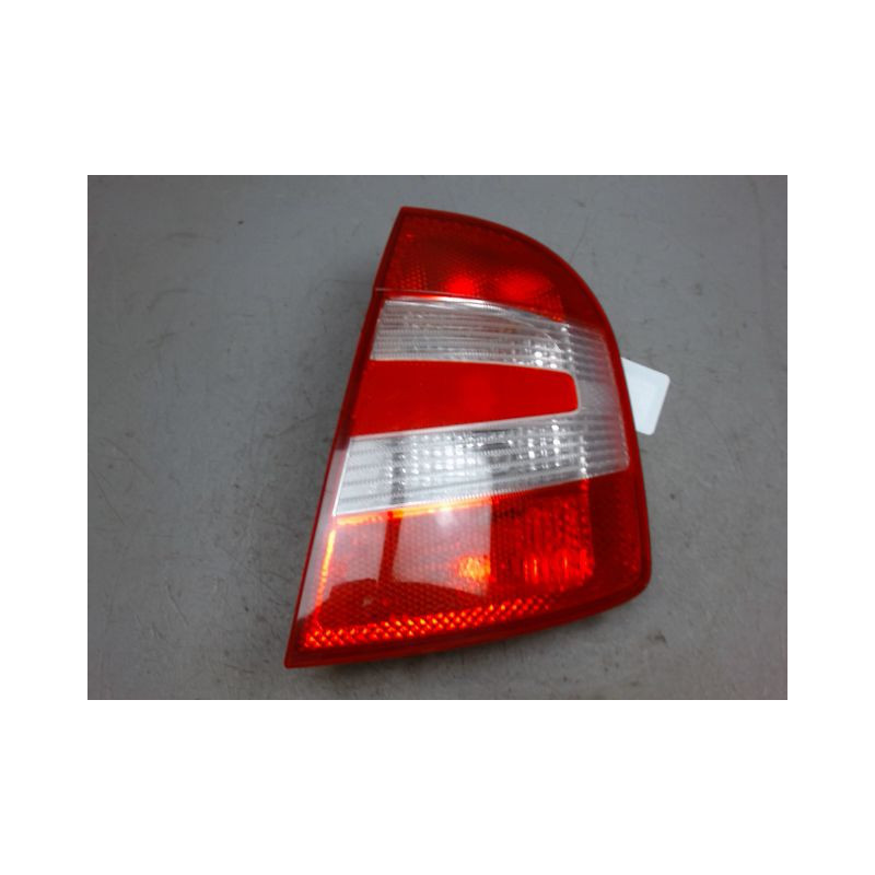 FEU ARRIERE DROIT SKODA FABIA 2004-2007